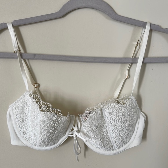 Victoria Secret White Bra - Picture 2 of 6